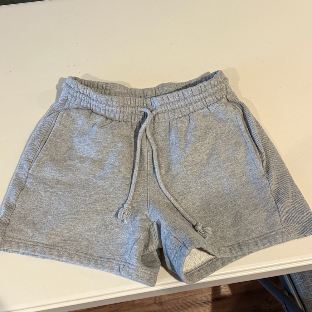 Aritzia tna cozy fleece shorts size xs grey